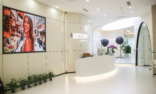 牙贴面，为什么TA们都选择「齿艺美学」？