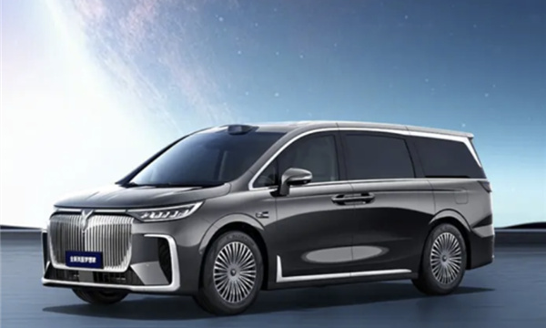 岚图卢放：今年所有车型将搭载华为乾崑智驾、鸿蒙座舱