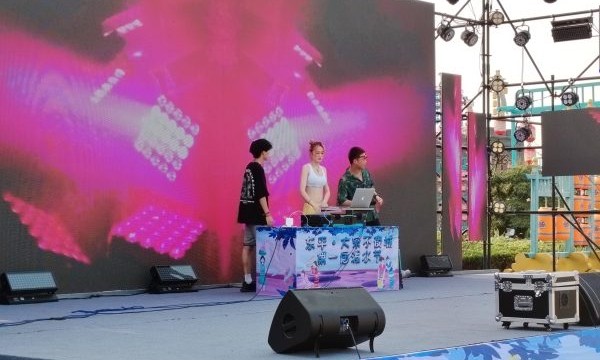 东平大宋不夜城首届泼水节盛大开幕！