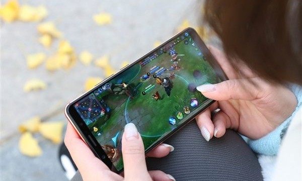 不差学生那点钱 腾讯：限制未成年人玩游戏没有重大影响