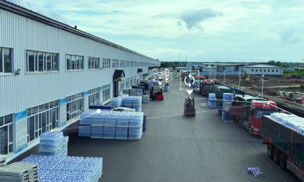 守护长白山水源地的“绿色搬运”，林德电动平衡重叉车助力泉阳泉饮品高效流转