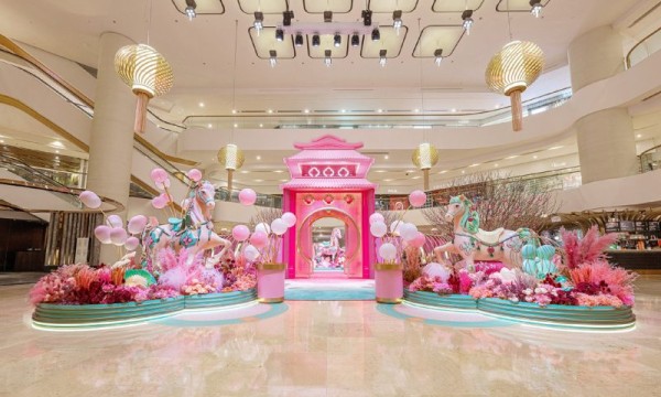 「骏马星驰 锦簇而至」 太古广场及星街小区 刺绣骏马昂首阔步迎马年